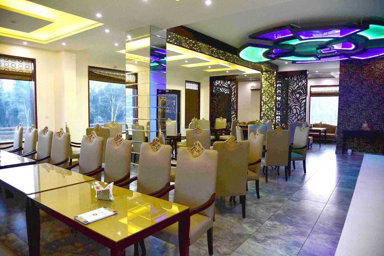 Fabhotel Kangra Roadway Inn Tanda Екстер'єр фото